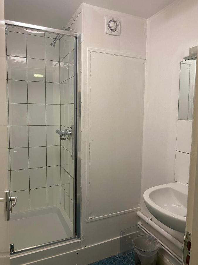 Charming Rooms For Students Only, Cricklewood Lane - Sk Londyn Zewnętrze zdjęcie